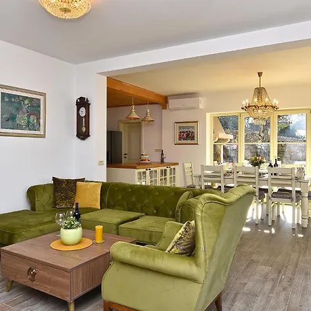 Ardiletta 2303 Villa