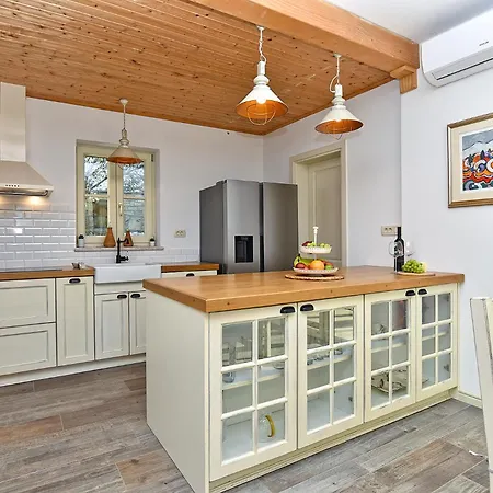 Ardiletta 2303 Villa *