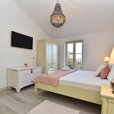 Ardiletta 2303 Villa