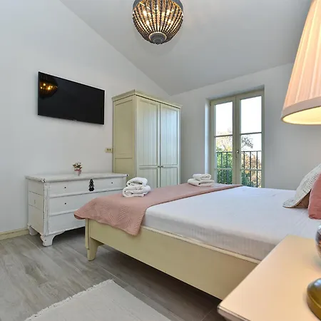 Ardiletta 2303 Villa Stifanići