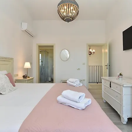 Ardiletta 2303 Villa Stifanići